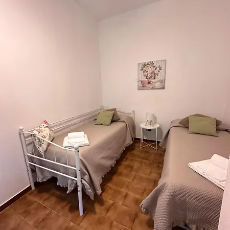 Little House לצנו