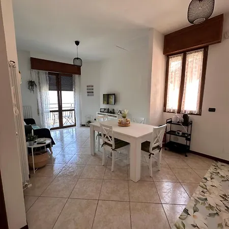 Little House לצנו